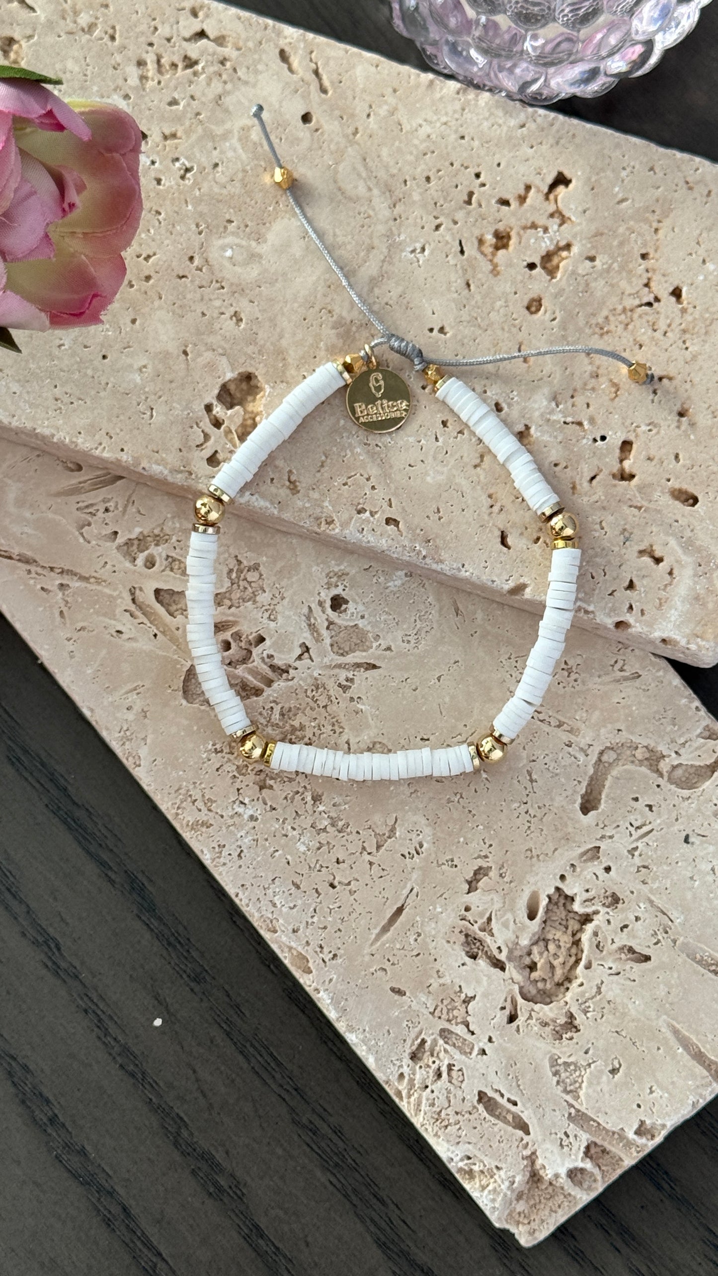 Pulsera de arcilla blanca