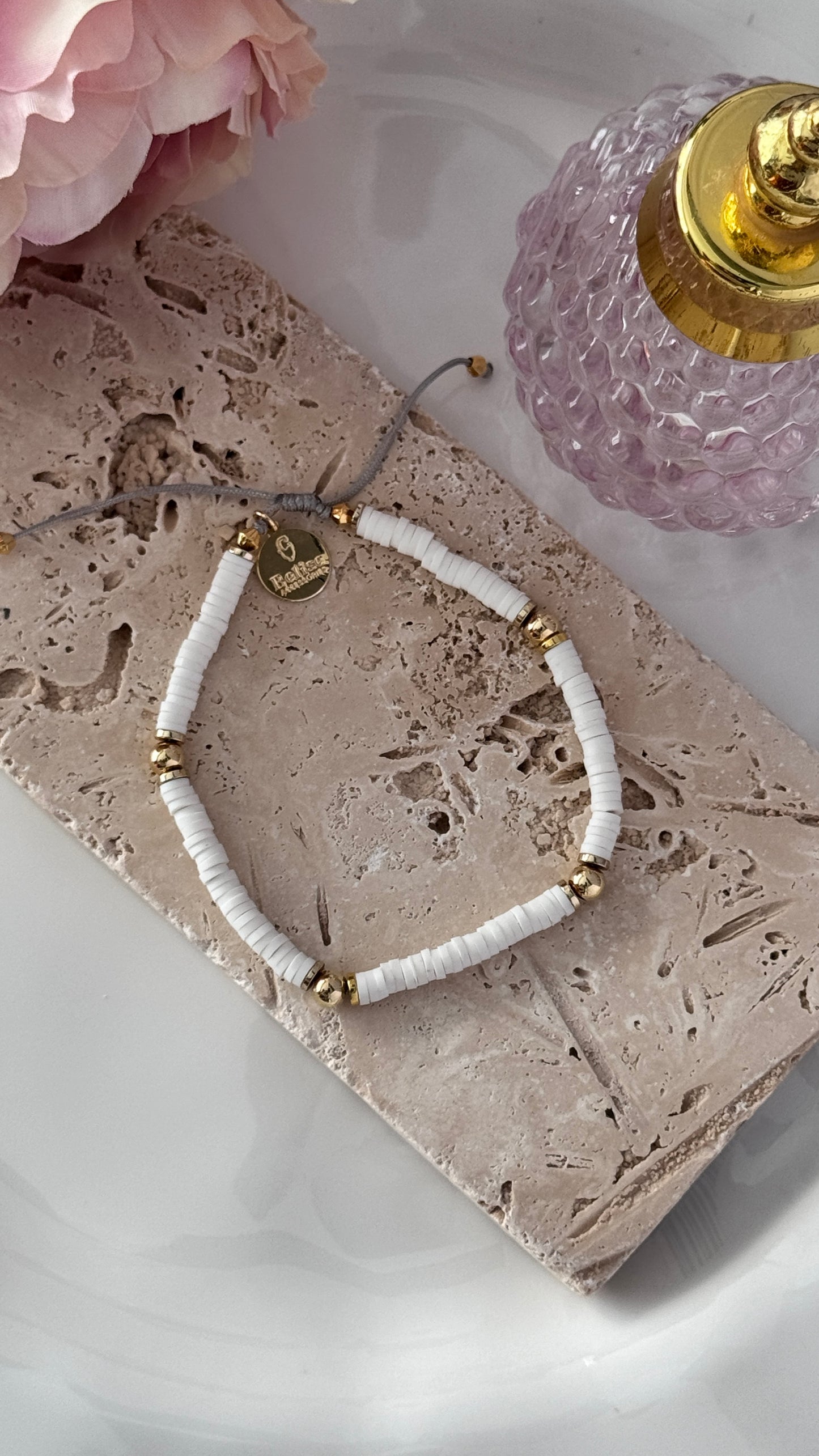 Pulsera de arcilla blanca