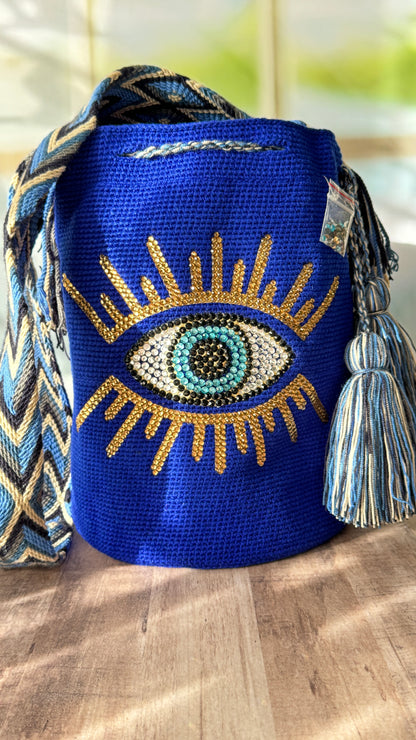 Mochila Wayuu con diseño de ojo malvado