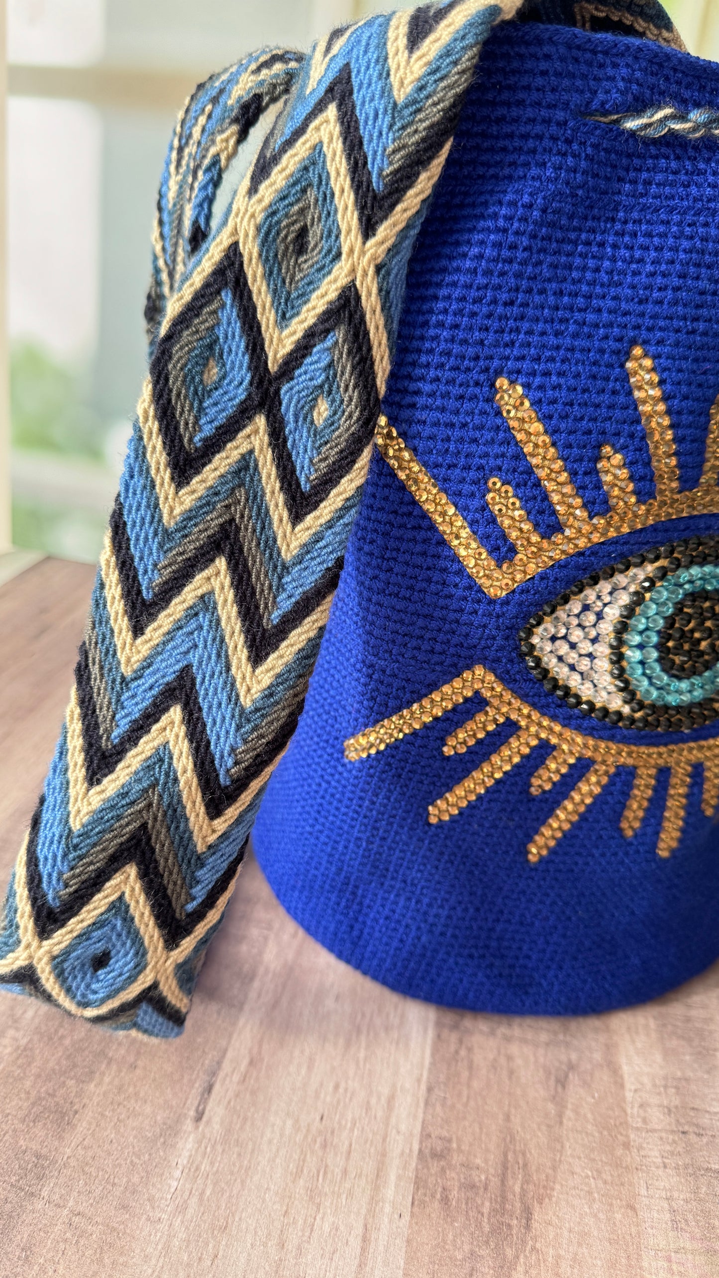 Mochila Wayuu con diseño de ojo malvado